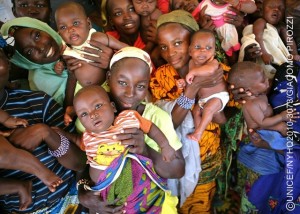 Women hold their babies in the village of Sarkin Yamma Soffoua, in Sarkin Yamma Commune. The village has benefited from sessions raising awareness of essential family practices, including exclusive eastfeeding, proper hand washing and the treatment of diarrhoea with oral rehydration salts. In September-October 2010 in Niger, children continue to face high rates of illness and mortality. One of the worlds poorest countries, Niger has the worlds 12th highest rate mortality rate for children under age five, and only 10 per cent of children under six months old are exclusively eastfed. In addition, an ongoing food emergency puts nearly 400,000 children at risk of severe acute malnutrition. UNICEF is responding to these conditions with a host of health programmes that extend vital healthcare services to remote areas and educate communities about life-saving practices. UNICEF supports a Ministry of Health programme that is establishing integrated health centres to reduce infant mortality, improve maternal health, and combat preventable diseases including malaria and HIV/AIDS. The centres offer prenatal and neonatal care, promote eastfeeding, and educate families on the use of mosquito nets to prevent malaria. An estimated three quarters of all children now have access to healthcare, compared to less than half of all children in 2006. UNICEF and partners are also supporting a three-year campaign to encourage exclusive eastfeeding during a childs first six months, a practice that dramatically improves babies chances of survival. UNICEF and partners also support programmes in which facilitators educate community members about essential family practices, including proper hand washing and the use of mosquito nets.