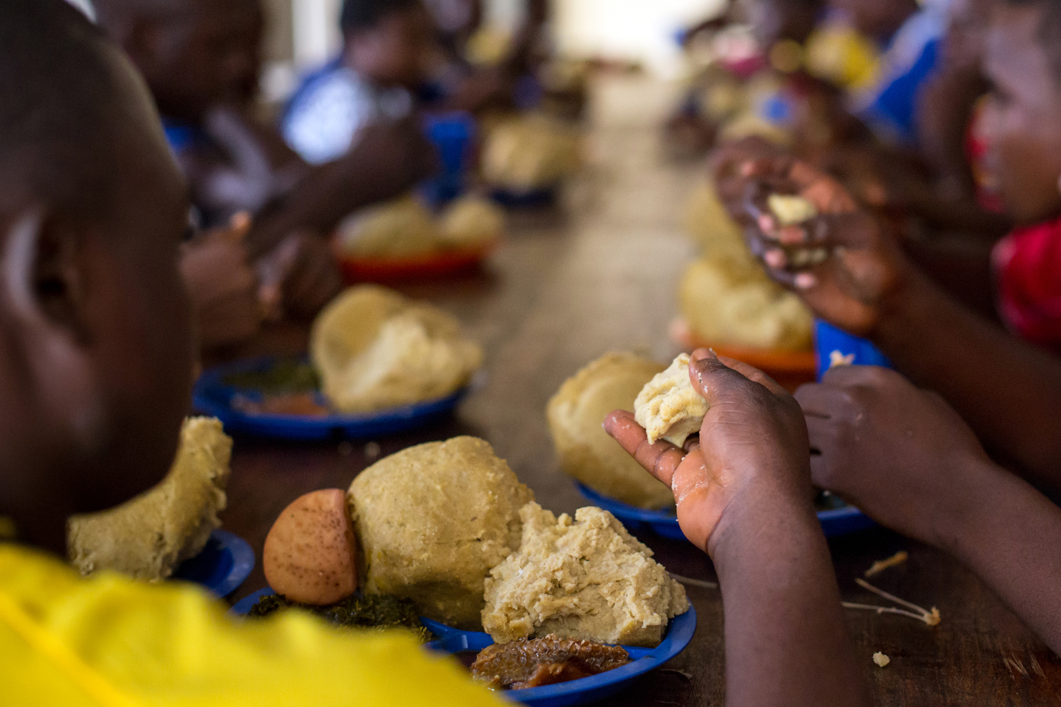 Children demobilized from the militia of the traditional chief Kamuina Nsapu eat food in a Transit and Orientation Centre run by the local NGO BNCE (Children Catholic National Bureau) , supported by the UNICEF, in Kananga, capital of the Western Kasai province of the Democratic Republic of Congo. - Des enfants soldats démobilisés, issus de la milice du chef traditionnel Kamuina Nsapu, préparent des gâteaux au Centre de Transit et d'Orientation de l'association congolaise BNCE (Bureau National Catholique pour l'Enfance), soutenu par l'UNICEF, à Kananga, capitale du Kasaï Occidental, en République Démocratique du Congo. In August 2016, fighting oke out in one of the Democratic Republic of Congos (DRC) poorest regions - Kasai - after a traditional leader was killed in clashes with security forces. The situation deteriorated in 2017, unleashing a wave of violence that has now engulfed nine of the countrys 26 provinces.