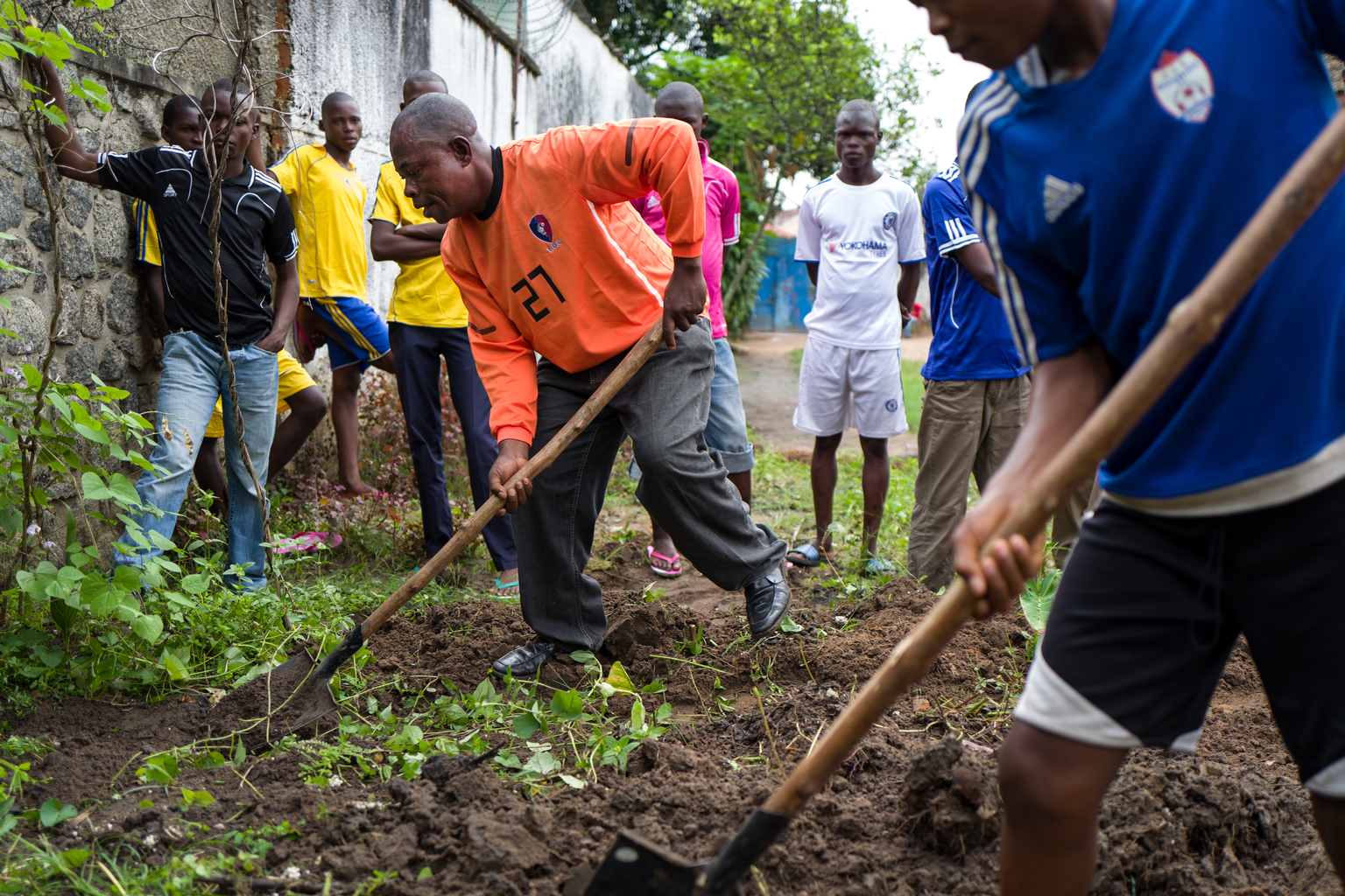 Demobilized child soldiers from the militia of the traditional chief Kamuina Nsapu are studying gardening in a Transit and Orientation Centre run by the local NGO BNCE (Children Catholic National Bureau) , supported by the UNICEF, in Kananga, capital of the Western Kasai province of the Democratic Republic of Congo. - Des enfants soldats démobilisés, issus de la milice du chef traditionnel Kamuina Nsapu, participent à une formation technique au jardinage au Centre de Transit et d'Orientation de l'association congolaise BNCE (Bureau National Catholique pour l'Enfance), soutenu par l'UNICEF, à Kananga, capitale du Kasaï Occidental, en République Démocratique du Congo. In August 2016, fighting oke out in one of the Democratic Republic of Congos (DRC) poorest regions - Kasai - after a traditional leader was killed in clashes with security forces. The situation deteriorated in 2017, unleashing a wave of violence that has now engulfed nine of the countrys 26 provinces.